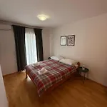 Aurora Apartman *