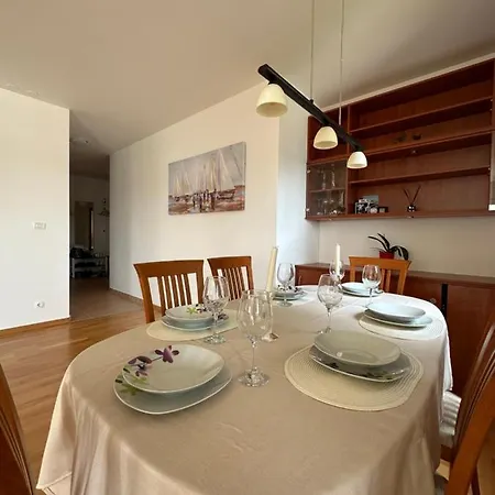 Aurora Luxury Apartment *