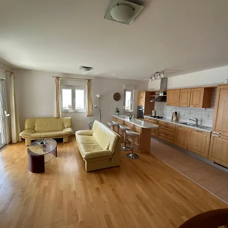 Aurora Luxury Apartment *