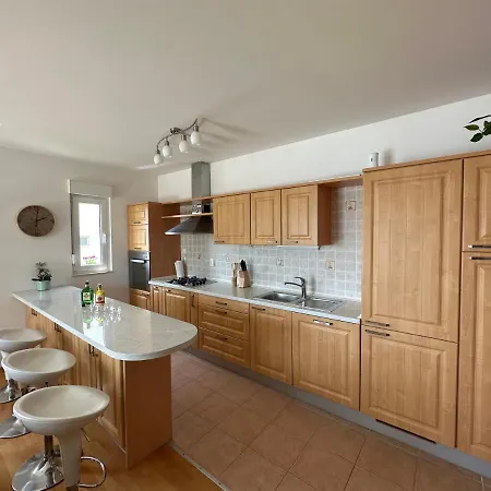 Aurora Luxury Apartment *
