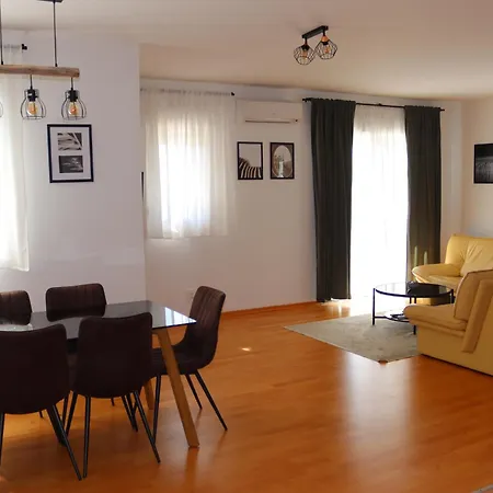 Aurora Luxury Apartment